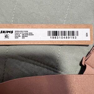 SKIMS Sienna Wireless Plunge Bra